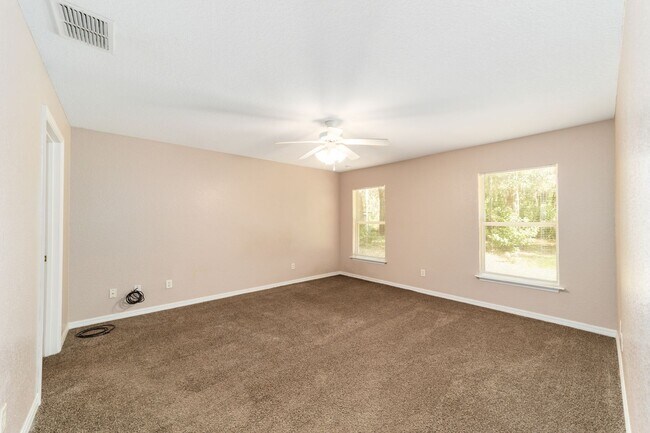Building Photo - Peaceful 3-Bedroom Home with Open Floor Plan & Two-Car Garage in Rainbow Lakes Estates!