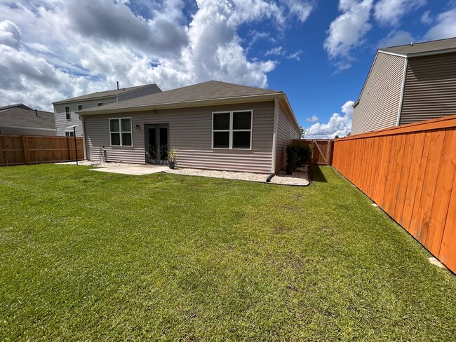 Building Photo - 219 Greenwich Dr
