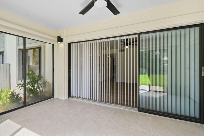 Building Photo - 2233 NW 22nd Ave