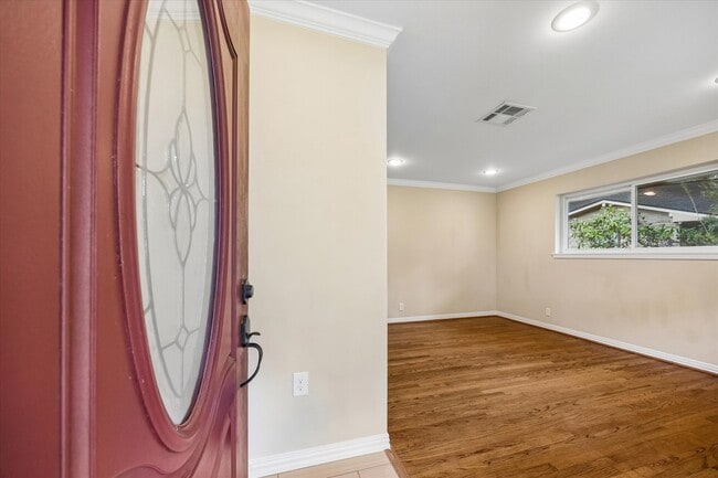 Building Photo - 1607 Willowby Dr