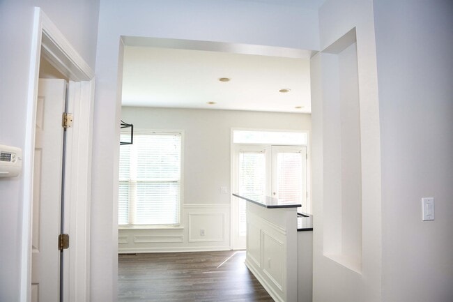 Building Photo - 851 Stratum Way SE