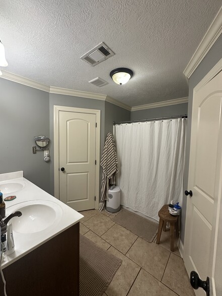 Building Photo - 30 Clovewood Cv