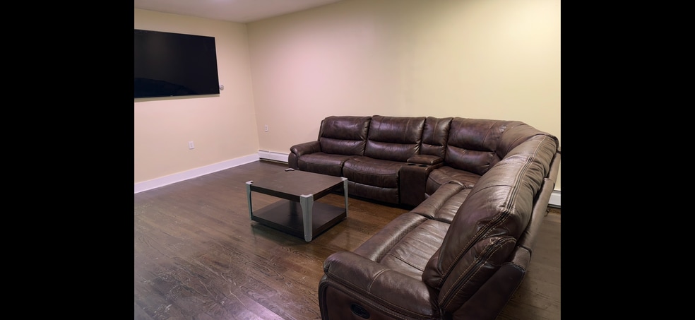 Building Photo - 101 1/2 Ocean Ave