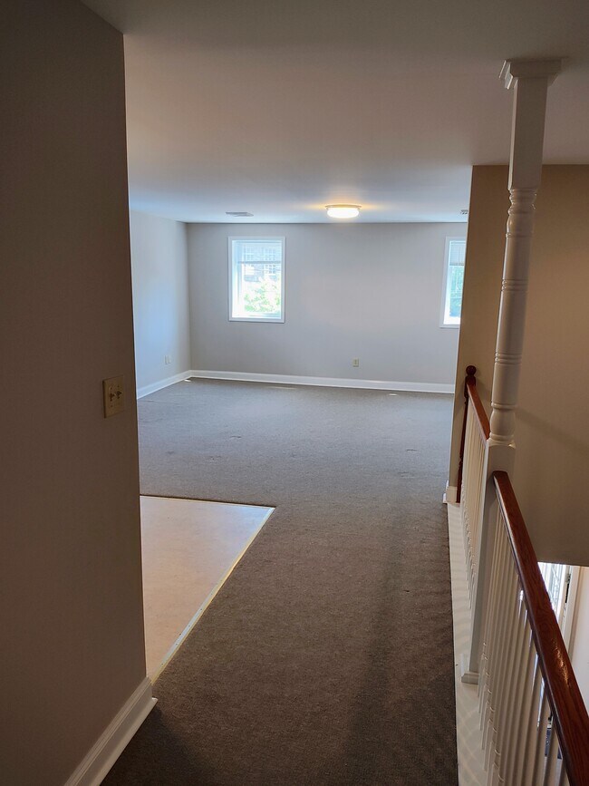 Building Photo - 13 E State St