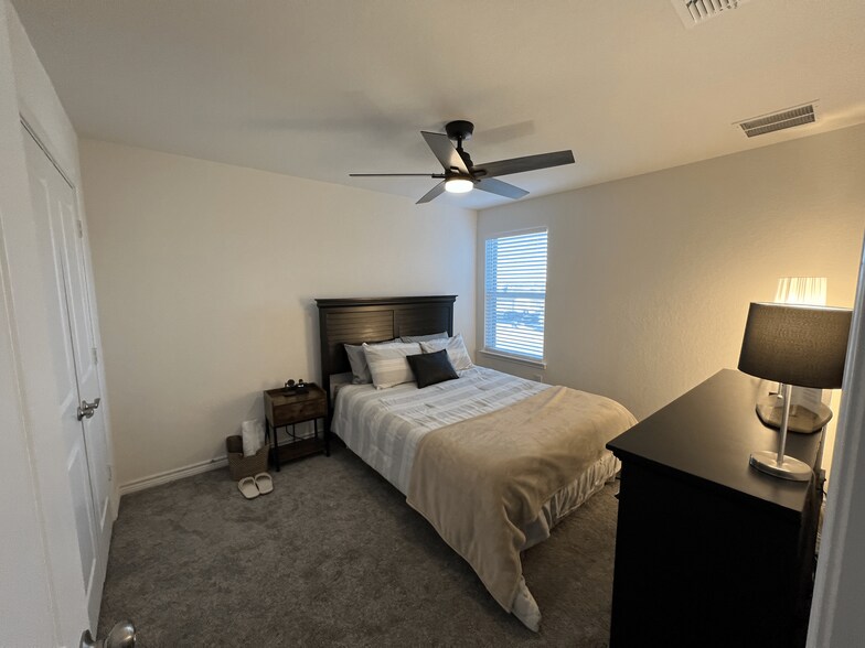 Bedroom #3 (furnished) - 4845 Park Gln