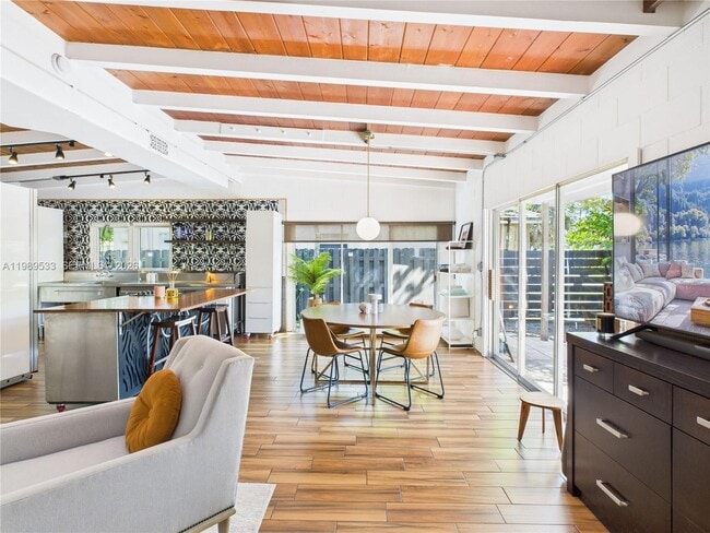 Building Photo - 1632 SW 28th Ave