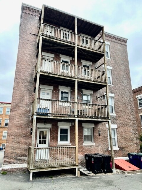 Building Photo - 14 Chase St