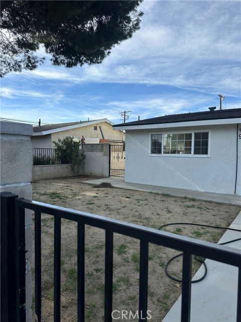 Building Photo - 9511 Hayvenhurst Ave