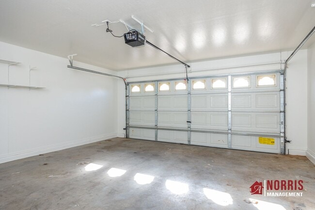 Building Photo - Great Home Located minutes from Freeway