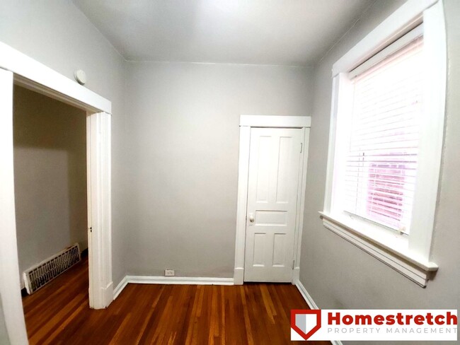 Building Photo - This wonderful home features 3 bedrooms an...