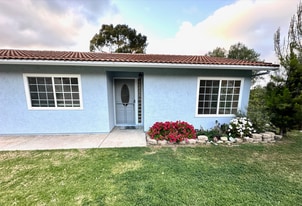 Building Photo - 2723 Moundview Pl