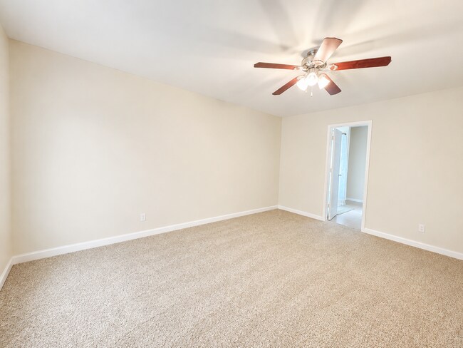 Building Photo - AVAILABLE JULY 1st