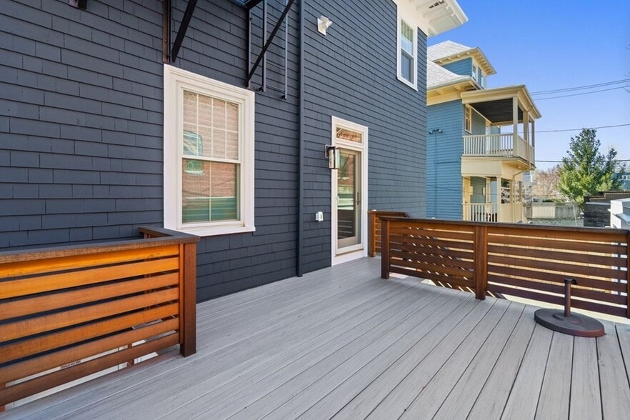 Building Photo - 35 Upland Rd