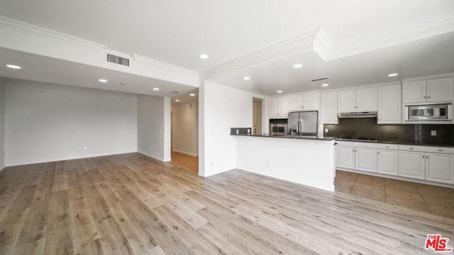 Building Photo - 9401 Alcott St