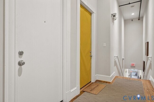 Building Photo - 105 E Broad St