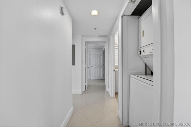 Building Photo - 3232 Coral Wy