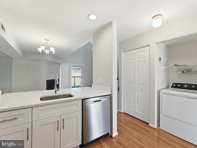 Building Photo - 5854 Orchard Hill Ct