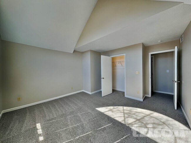 Building Photo - 3014 Silver Fox Dr