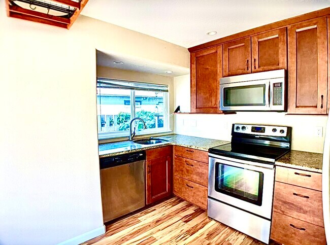 Building Photo - 8010 SE Henry St