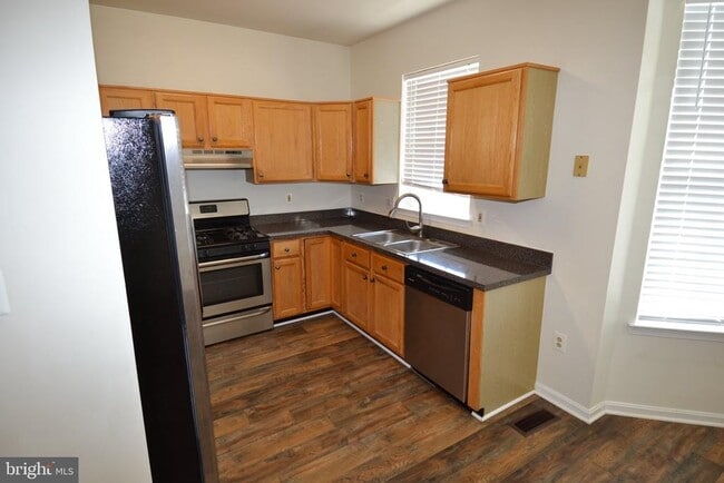 Building Photo - 6340 Demme Pl