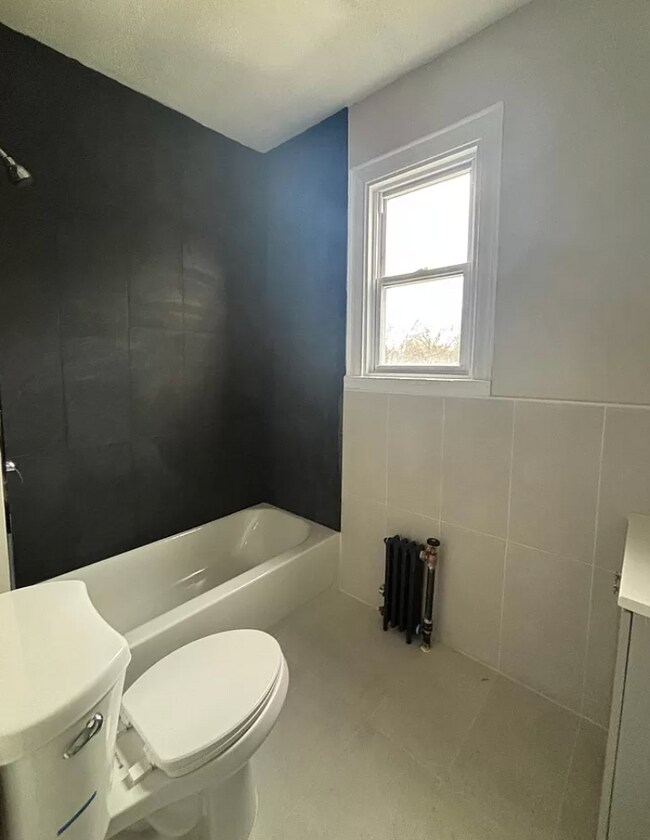 Building Photo - 190 1st St