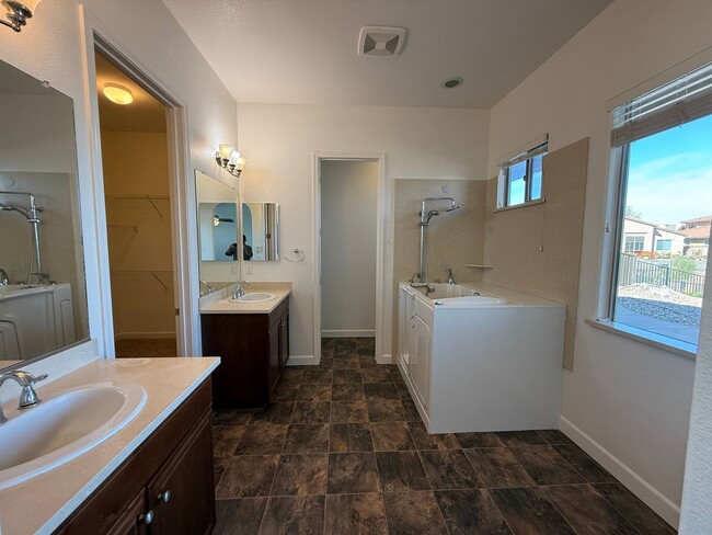 Building Photo - Lake front single story home in gated community!