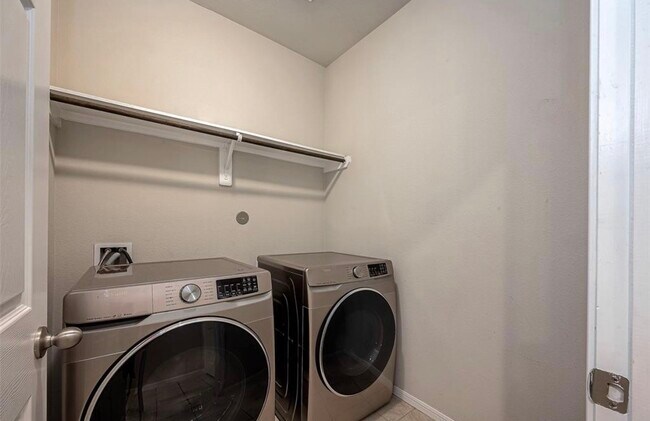 Building Photo - 6409 Hollock Meadows Ln