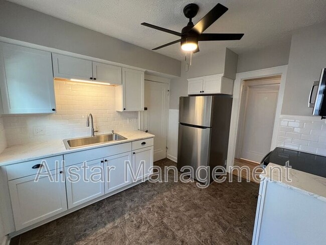 Building Photo - 3464 Granton Ave