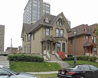 Primary Photo - 1716 N Farwell Ave
