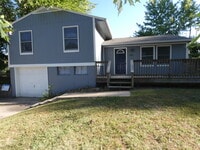 Building Photo - Home in Park Hill School District!