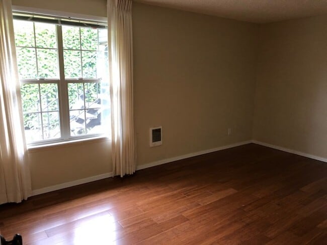 Building Photo - 118000