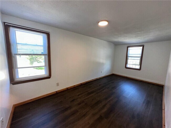 Building Photo - 177 Boyden St
