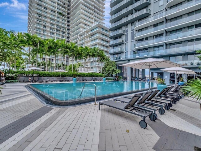 Building Photo - 121 NE 34th St