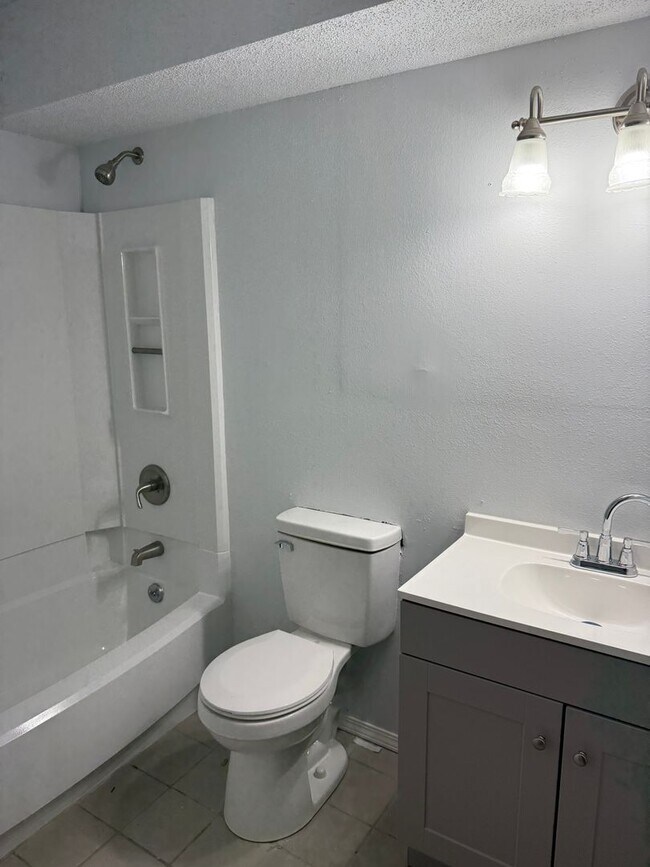 Building Photo - BV-Lincoln Drive