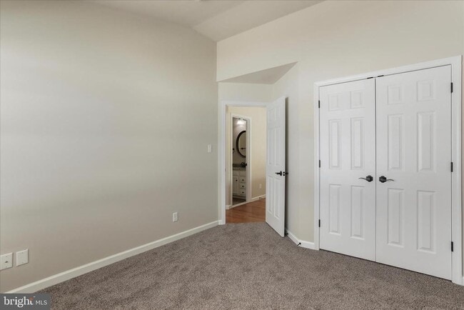 Building Photo - 9 Delano Dr