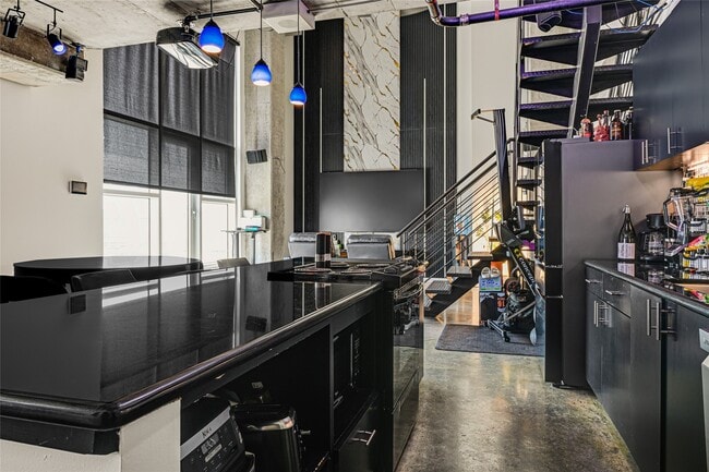 Building Photo - 2000 Bagby St