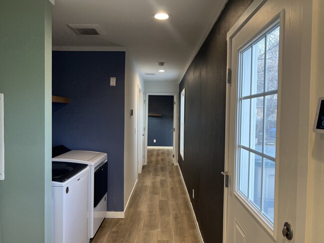 Building Photo - 1416 Huntley