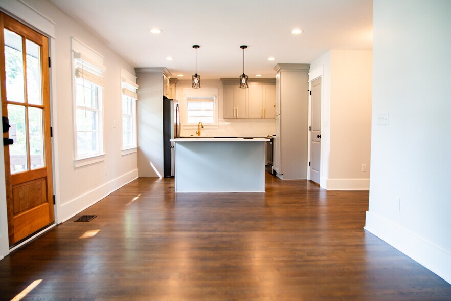 Building Photo - 3056 Cloverhurst Dr