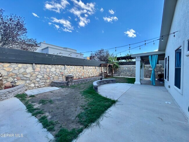 Building Photo - 3108 Rustic River Pl