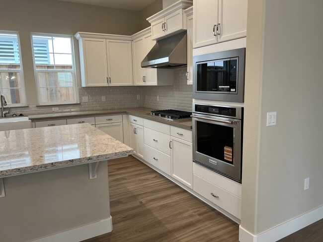 Building Photo - 3068 El Capitan Dr