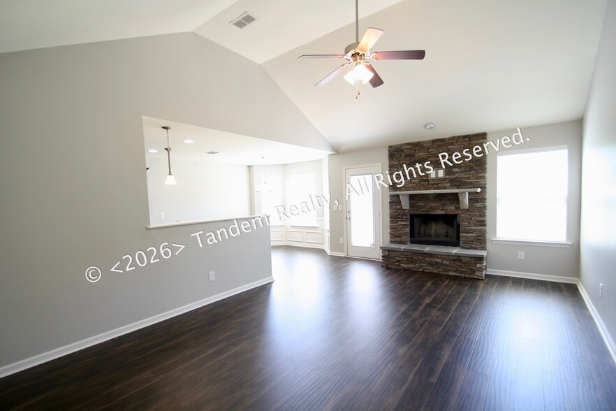 Building Photo - 2115 Longhunter Chase Dr