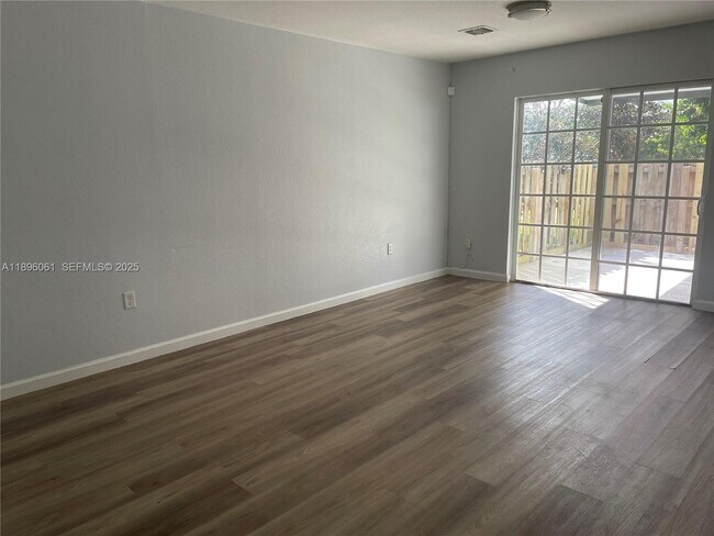 Building Photo - 582 SW 2nd Pl