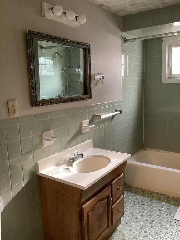 Building Photo - 2 Elmwood St