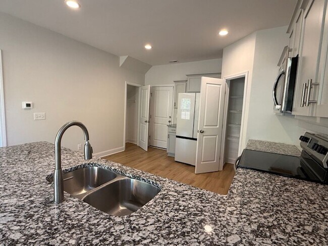 Building Photo - Fieldstone Crossing
