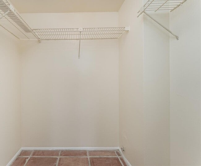 Building Photo - 7911 N Colony Cir