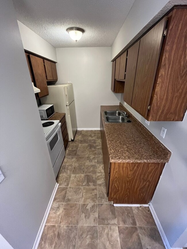Building Photo - One Bedroom Apartment in Butler!