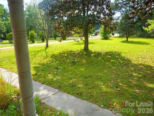 Building Photo - 733 Catawba Cir N