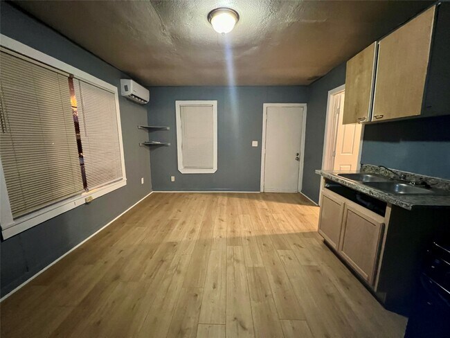 Building Photo - 13928 Bandera St