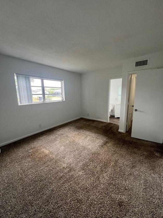 Building Photo - 374 Sunshine Dr