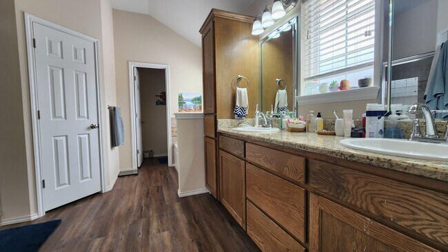 Building Photo - New, Gorgeous 4 bedroom, 3 bathroom home C...